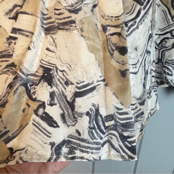Lafayette 148 New York clementine silk blouse Abstract Print Hidden Buttons Sz M - Picture 12 of 14